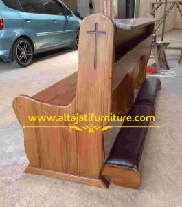 Bangku Gereja Kayu Jati Ukir Salib dengan Kneeler Jok Kulit